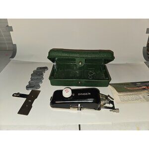 VTG Singer Buttonholer Attachment model number 160743 original Case  6 Templates